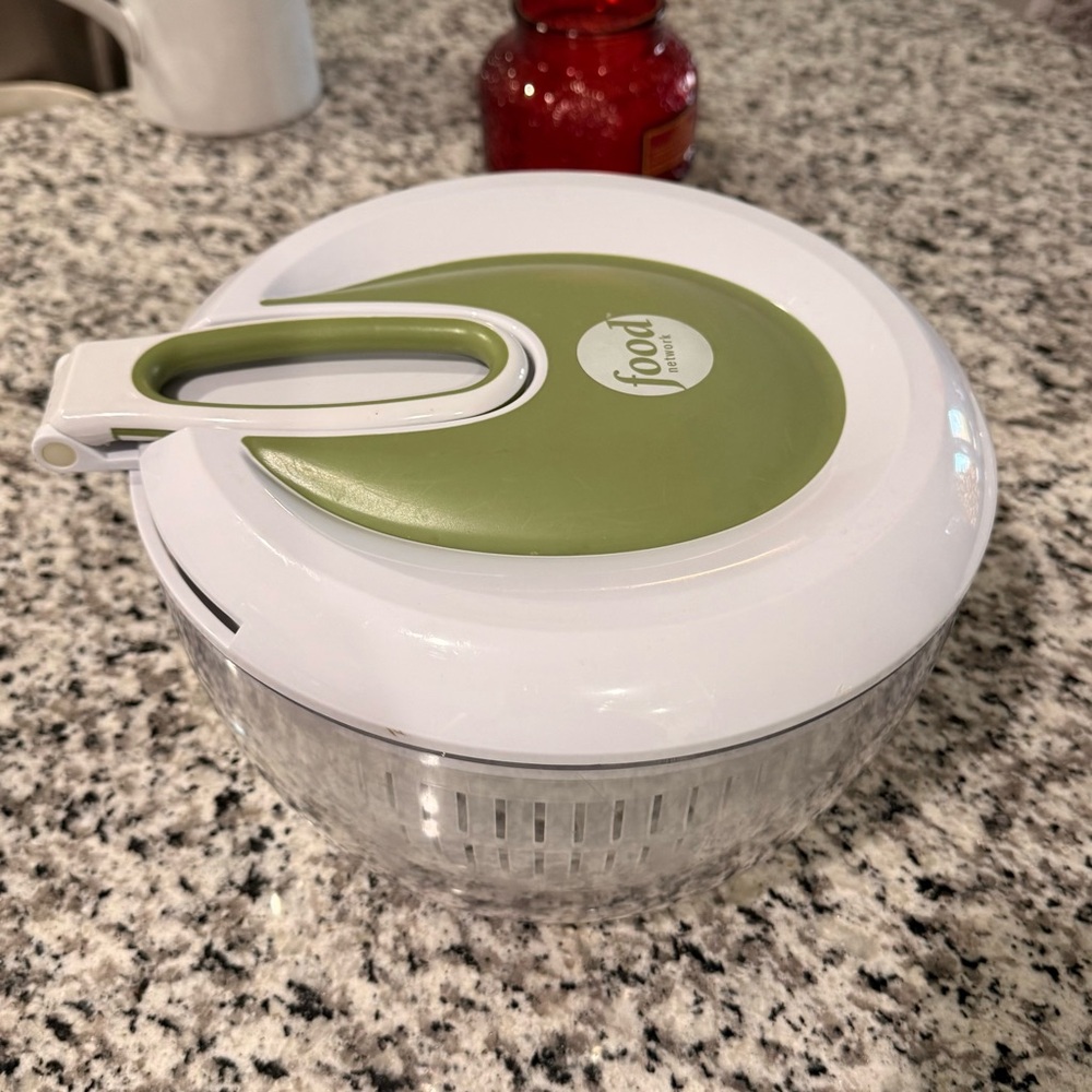 Food Network Olive and White Salad Spinner